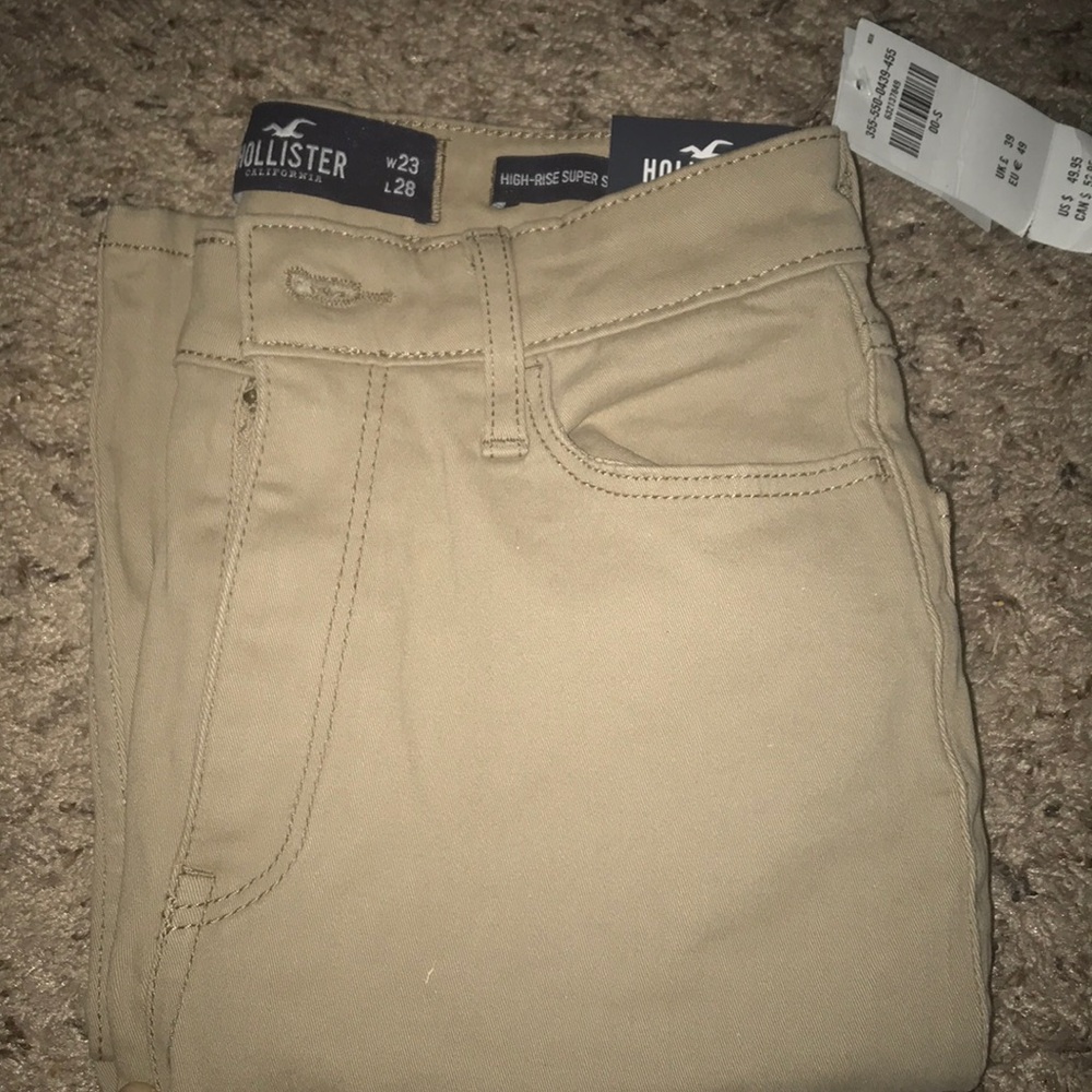 This is a never used hollister khaki pants